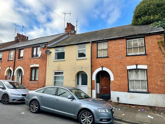 4 bedroom terraced house to rent - Photo 1