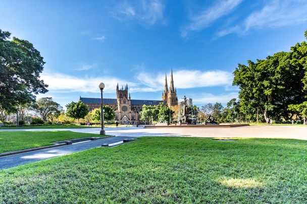 3 Bedroom Apartment with Hyde Park Views - Photo 1
