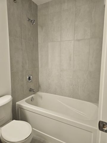 For Lease - 7437 Kingston Road Unit# 112, Toronto, Ontario - Photo 2