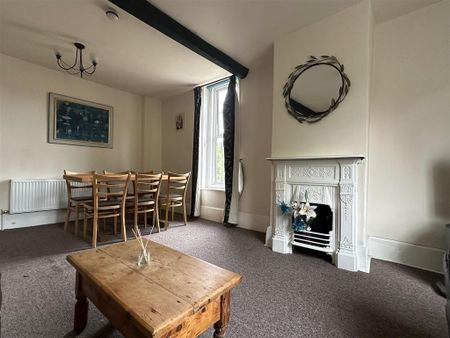 1 bedroom in a house share to rent - Photo 2