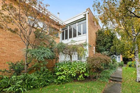 2/42 Studley Avenue, Kew VIC 3101 - Photo 3