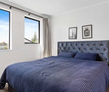 Modern, Light-Filled Townhouse in the Heart of Glen Innes - Photo 2