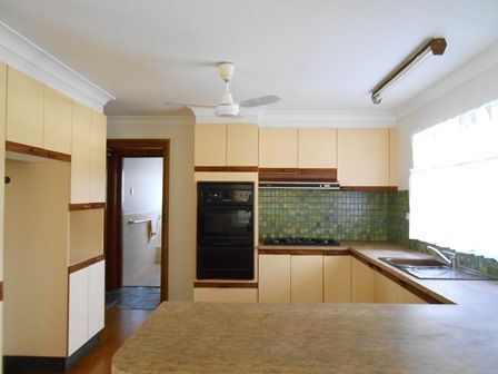 3 Bedroom - 2 Bathroom - Location close to cafes, shops - Photo 4