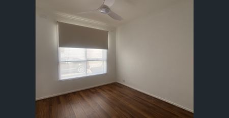 Beautiful 2-Bedroom Brick Unit in Prime Deer Park Location - Photo 2