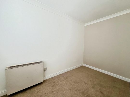 2 bedroom Flat To Let - Photo 1