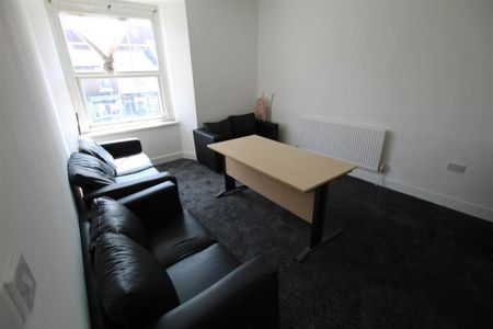 6 bedroom house to rent - Photo 2