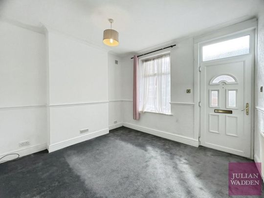 2 bedroom end of terrace house to rent - Photo 1