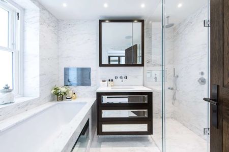 An exceptional two-bedroom apartment with outside space, set within this brand new boutique development in Kensington. - Photo 5