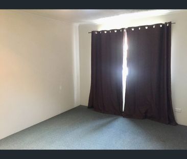 2/22-28 Hunter Avenue, Labrador, Qld 4215 - Photo 3