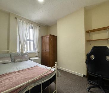 4 bedroom terraced house to rent - Photo 1