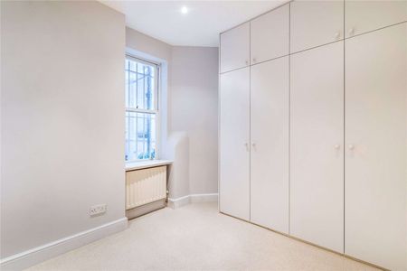 Charming two bedroom flat with bright open planned reception, ideally located for the amenities of Gloucester Road. - Photo 2