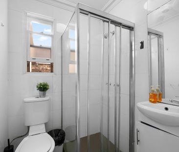 Redfern - Photo 1