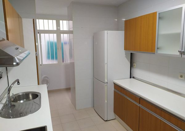 VIVIENDA EN ALQUILER POR AÑOS EN CÁDIZ. CENTRO HISTÓRICO.   3 DORMITORIOS 2 BAÑOS