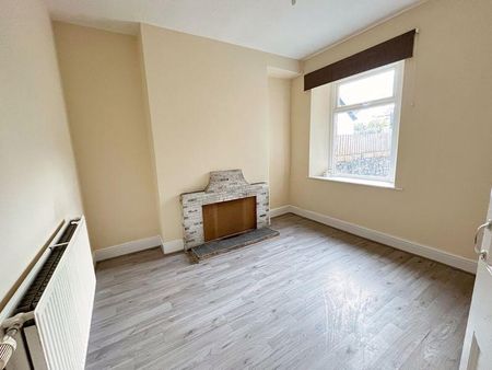 Eastgate, Cowbridge, The Vale of Glamorgan, CF71 7DG - Photo 2