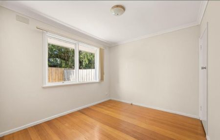 A Lifestyle Winner in Box Hill High Zone! - Photo 2