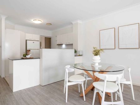 Stunning 3-Bedroom Unit in Prime Ascot Location - Photo 3