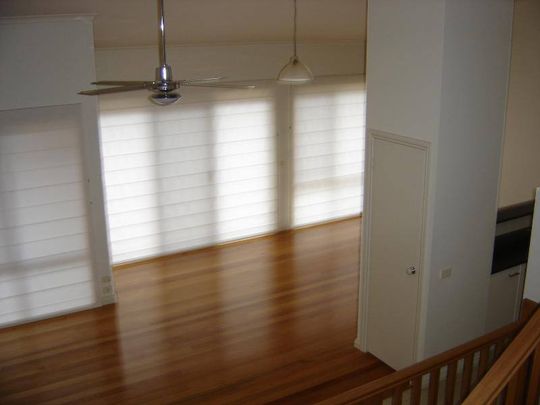 Executive Townhouse - Photo 1