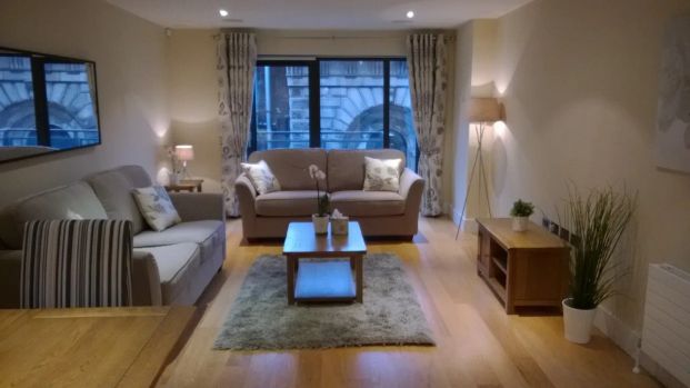 Apartment 16, Custom House Apt, 2 - Photo 1