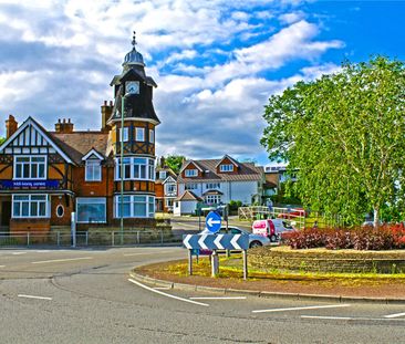 Pinewood Park, Farnborough, Hampshire, GU14 - Photo 6