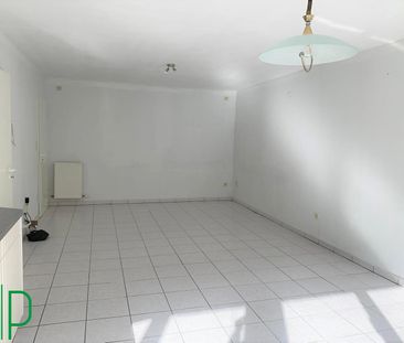 Ruim twee-slaapkamerappartement met terras en autostaanplaats in he... - Photo 2