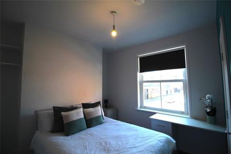 4 bedroom terraced house to rent - Photo 3