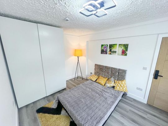 1 bedroom in a house share to rent - Photo 1