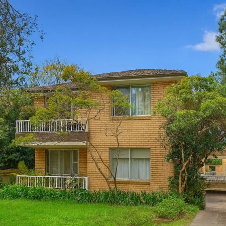 Two Bedroom Apartment with Leafy Outlook - Photo 4