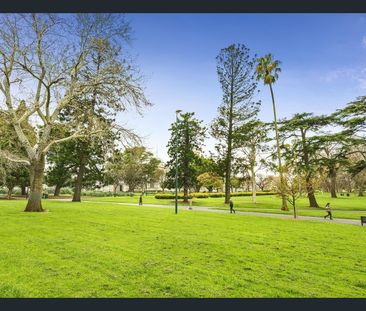 CHARMING CARLTON APARTMENT OPPOSITE CARLTON GARDENS - Photo 5