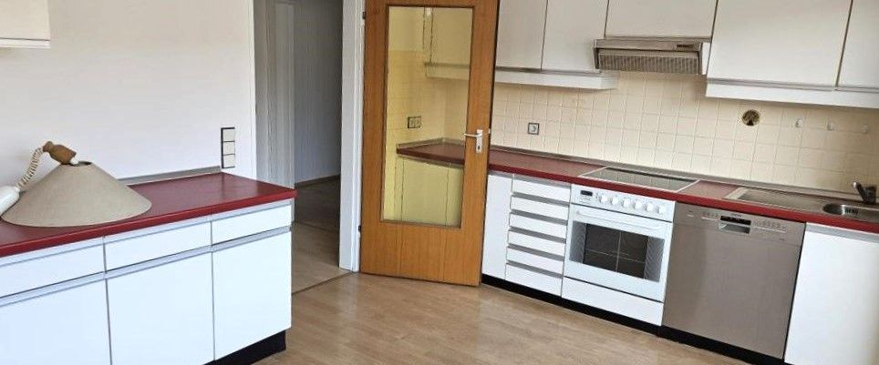 Zentral gelegene 5-6 Zi. Wohnung mit großem Balkon / Wohnung mieten - Photo 1