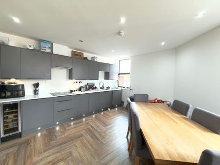 1 bedroom in a flat share to rent - Photo 3