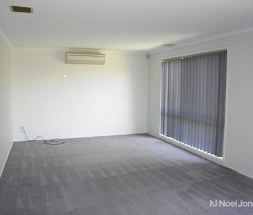 27 Rangeview Terrace, BULLEEN - Photo 3