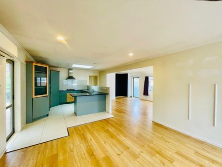 GLEN EDEN, 3 BEDROOM - Photo 4