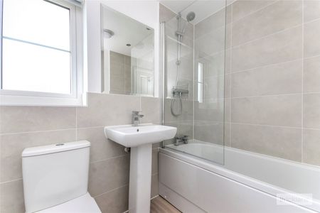 3 bedroom house to rent Tangmere Road, Hailsham, East Sussex, BN27 - Photo 3