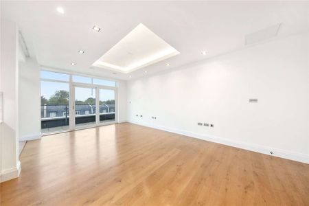 Spectacular two double bedroom penthouse apartment - Photo 5