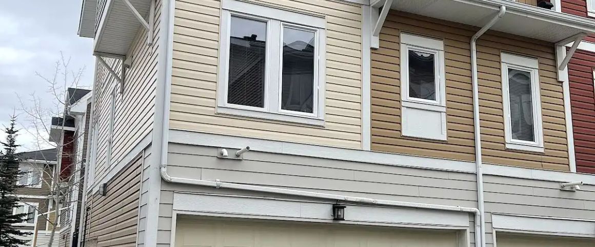AUBURN BAY 2 BED / 2.5 BATH TOWNHOUSE *END UNIT W/ DOUBLE GARAGE* — 2 Bedrooms Townhouse - Photo 1
