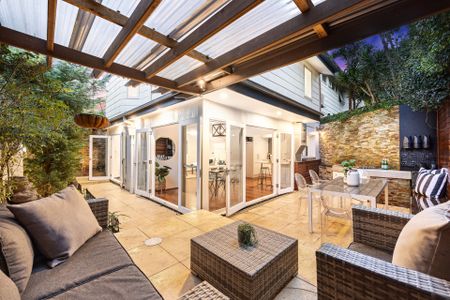 Private Three Bedroom Townhouse in the Heart of Cammeray - Photo 5