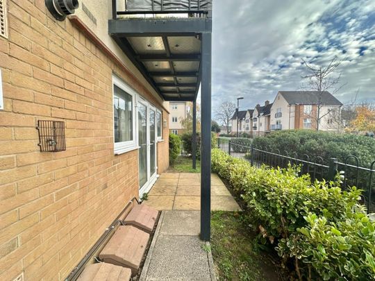 2 bedroom Flat To Let - Photo 1