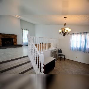 3 Bed 1.5 Bath Suite Single Garage Central Edmonton - Photo 3