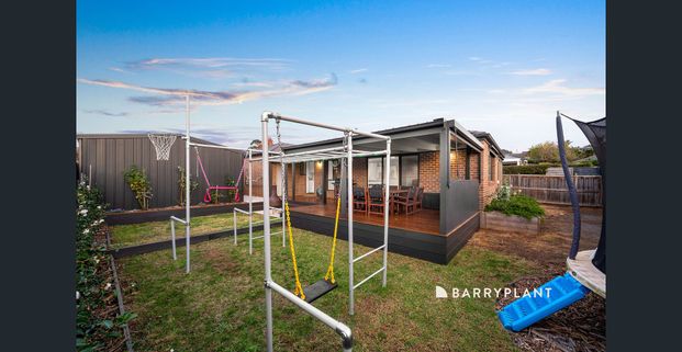 Stylish 3 bedroom house with Great Entertaining Space - Photo 1