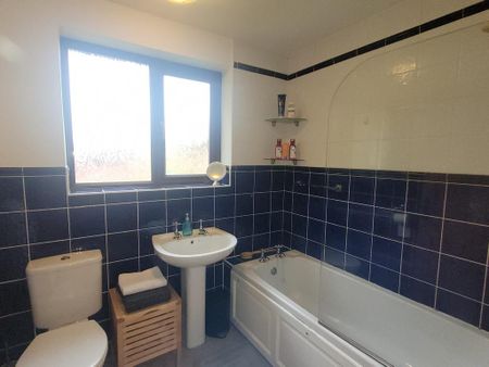 3 bedroom semi-detached house to rent - Photo 3