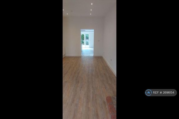 4 bedroom terraced house to rent - Photo 1