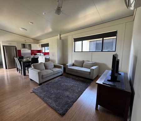 FULLY FURNISHED UNIT - JUST BRING YOUR CLOTHES - Photo 2