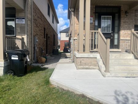 For Lease - 81 Phoenix Boulevard, Barrie, Ontario - Photo 5