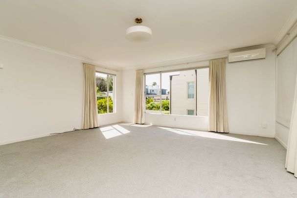 Charming Apartment - Photo 1