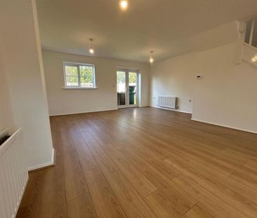 3 bedroom semi-detached house to rent - Photo 2