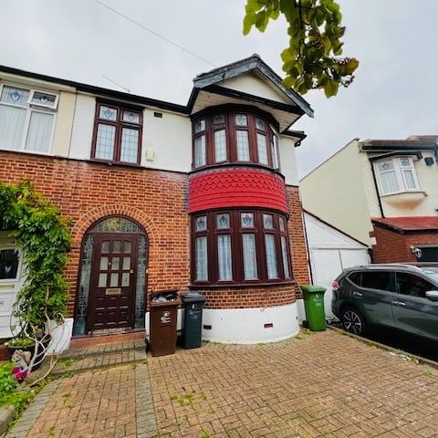 3 Bed Semi-Detached House, Cavendish Gardens, IG11 - Photo 1