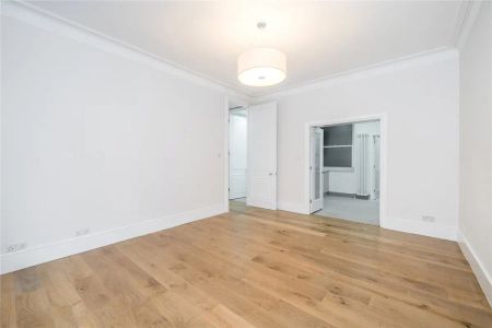 2 bedroom flat in London - Photo 5