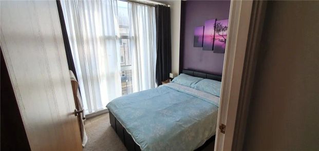 1 bedroom flat in London - Photo 1