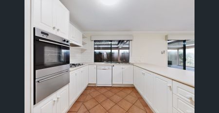 Elegant Single Level Living in an Exclusive Niddrie Pocket - Photo 2