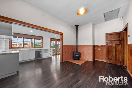 Spacious 4-Bedroom Home in Convenient Claremont Location - Photo 3